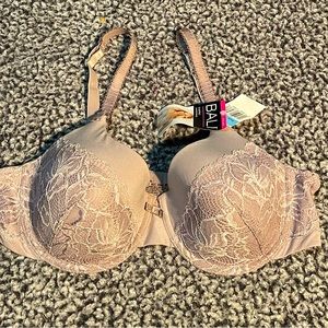 BALI shaping underwire foam cups for shaping adjustable straps New with tags NWT